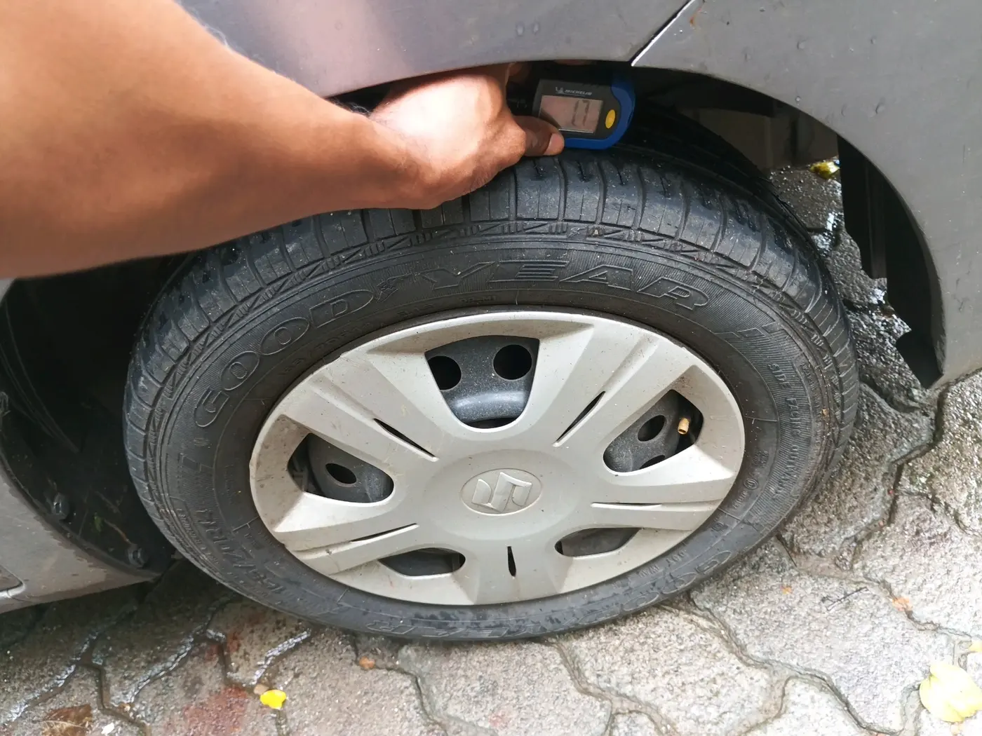 2015 Maruti Wagon R 1.0 VXI, Petrol, Manual, 75,264 km, tyre