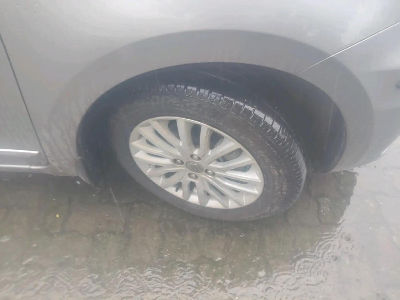 2021 Maruti Dzire ZXI AMT, Petrol, Automatic, 29,169 km, tyre