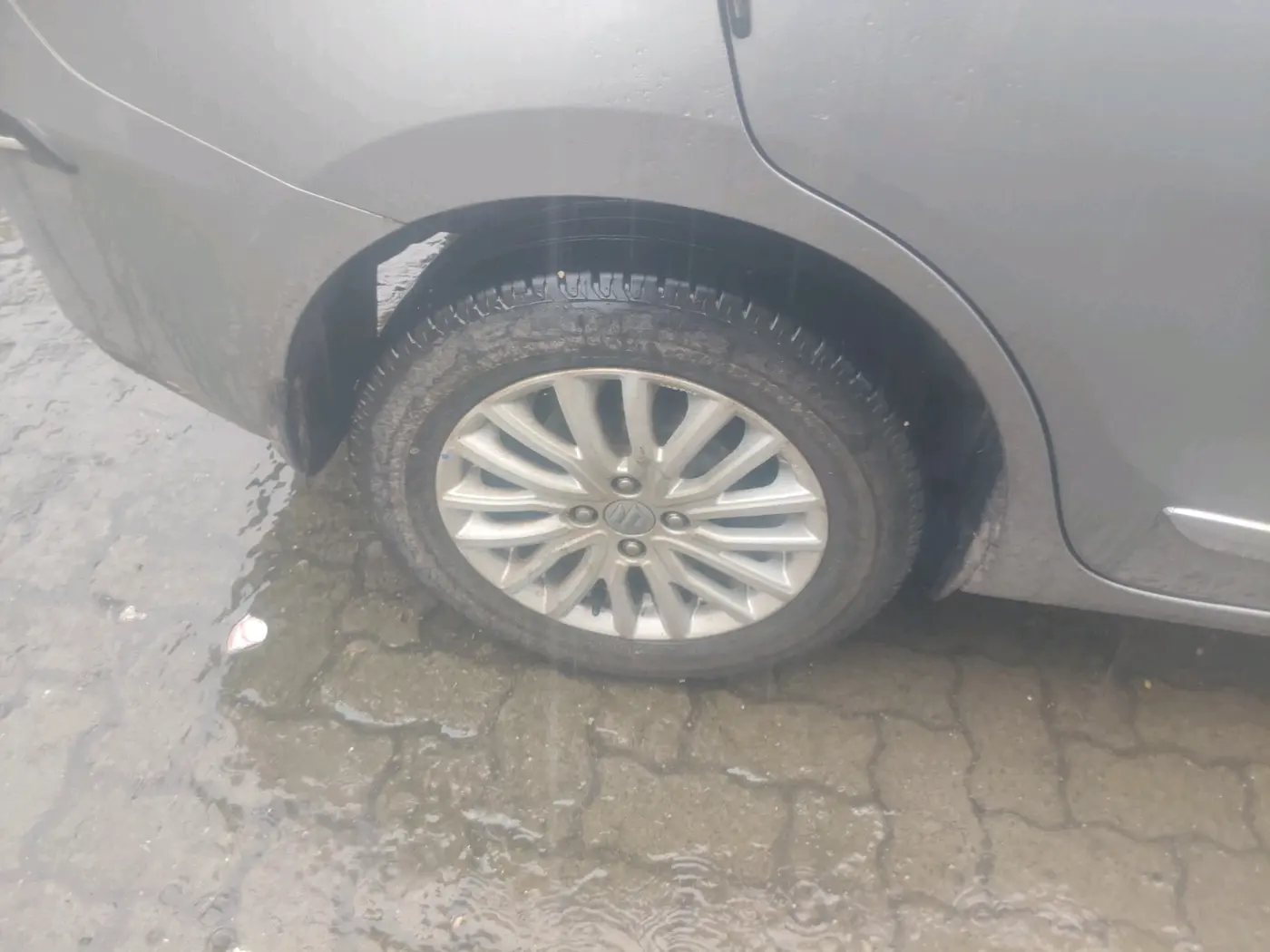 2021 Maruti Dzire ZXI AMT, Petrol, Automatic, 29,169 km, tyre