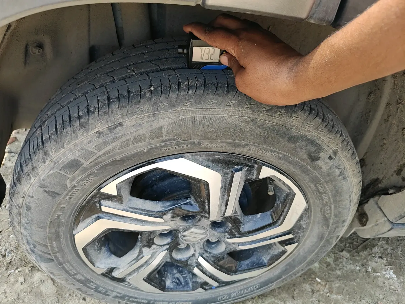 2025 Maruti BREZZA LXI, CNG, Manual, 15,929 km, tyre