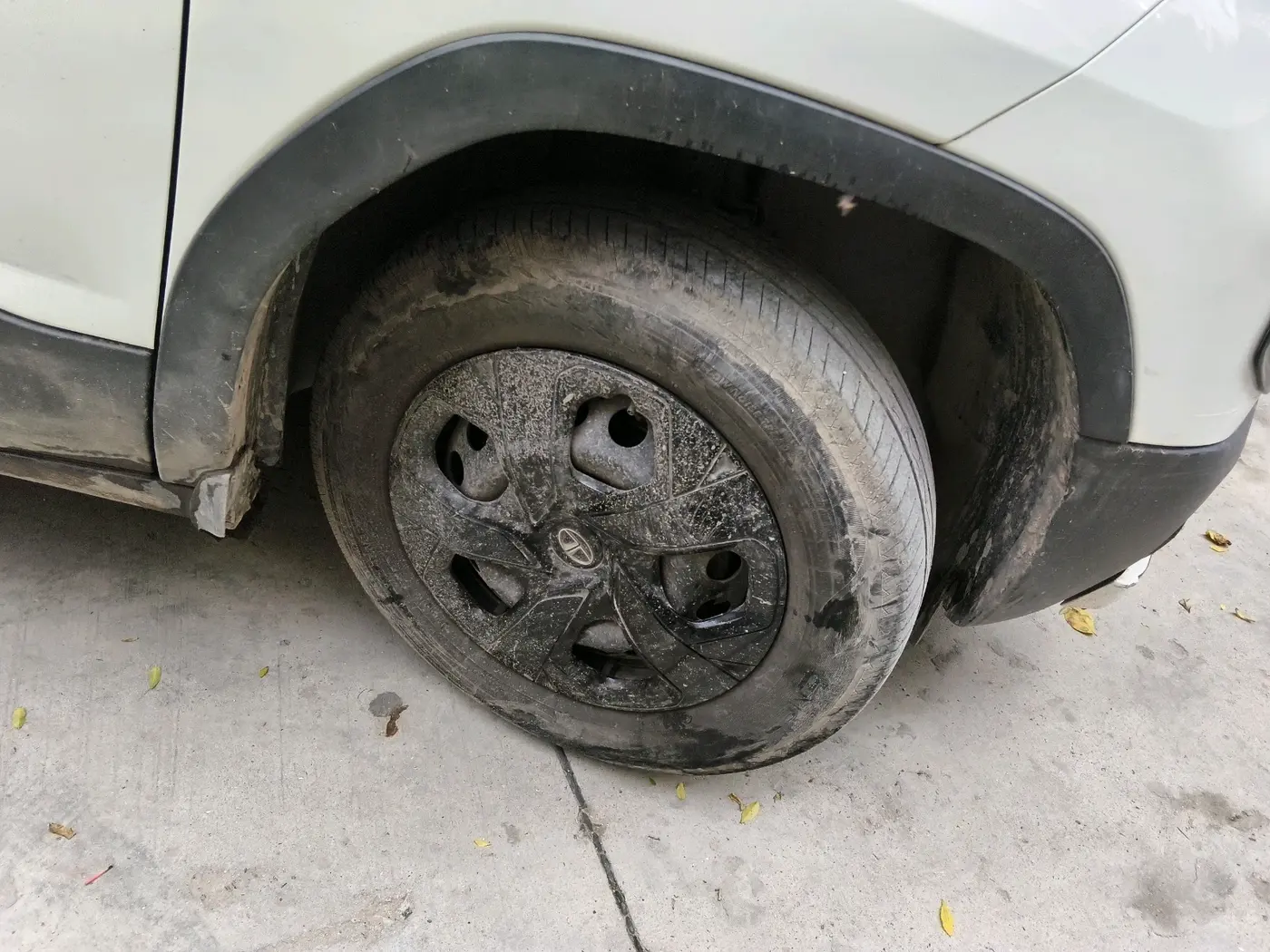 2025 Tata PUNCH PURE MT CNG, CNG, Manual, 34,696 km, tyre