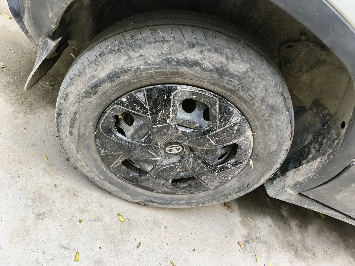 2025 Tata PUNCH PURE MT CNG, CNG, Manual, 34,696 km, tyre