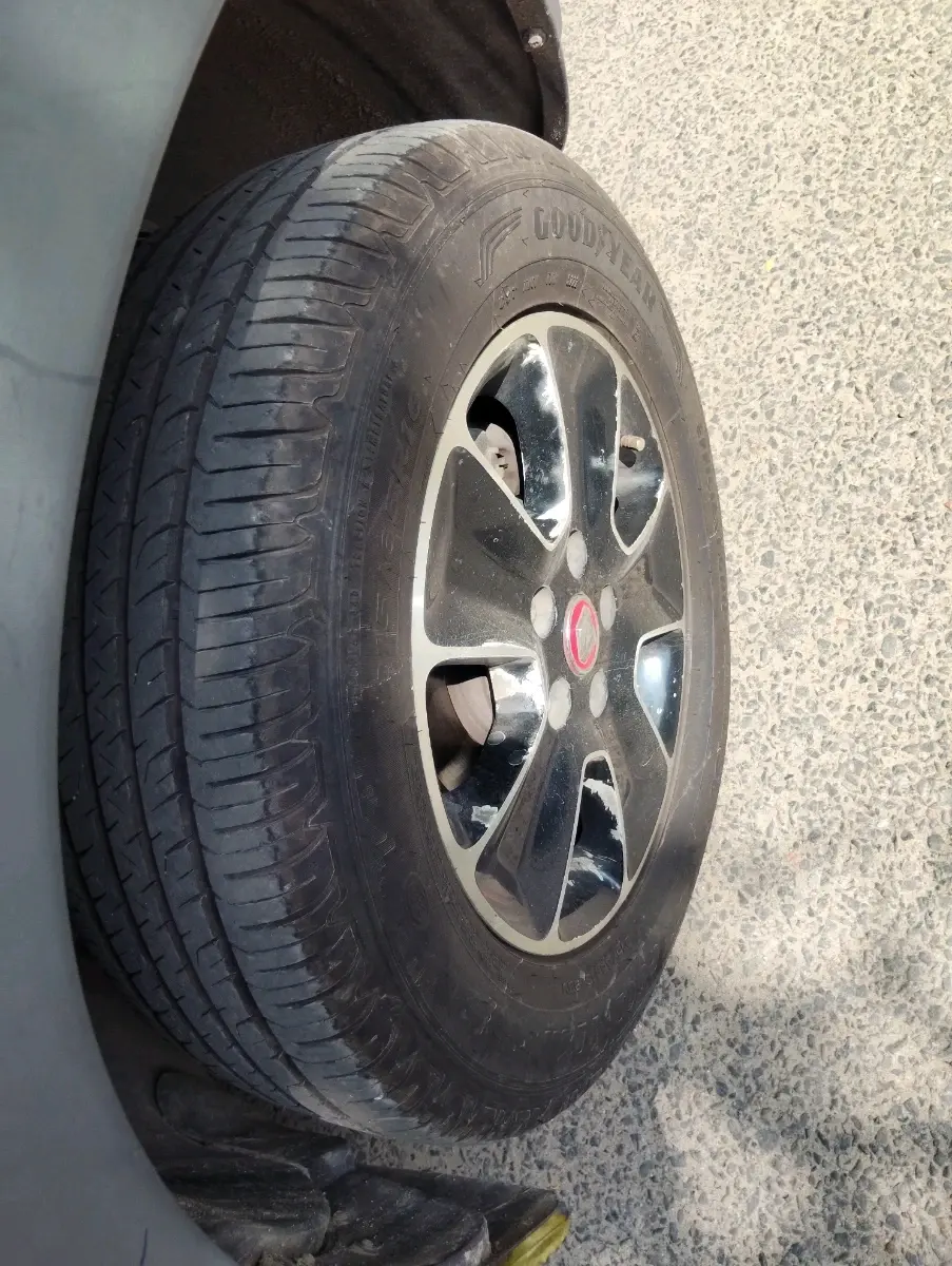 2017 Renault Duster RXE PETROL, Petrol, Manual, 50,156 km, tyre