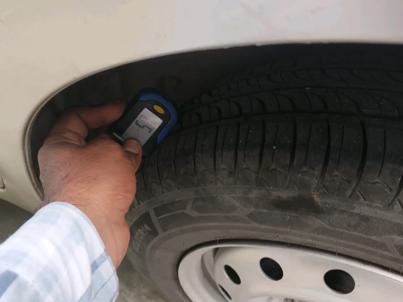 2014 Maruti Swift LXI, Petrol, Manual, 1,45,250 km, tyre