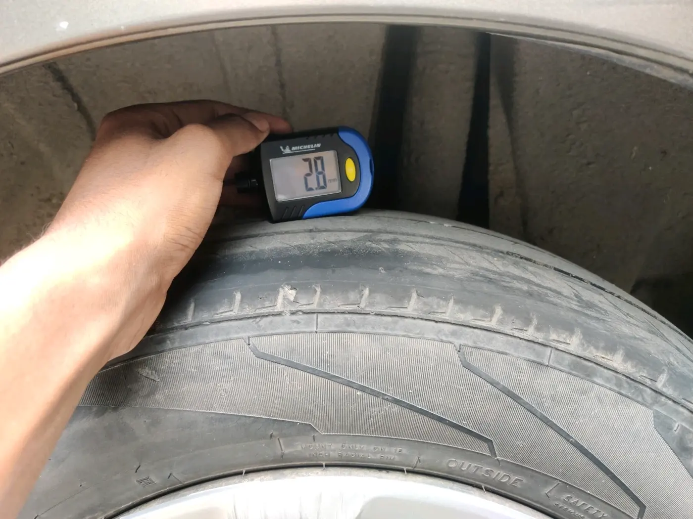 2021 Maruti Ertiga VXI CNG, CNG, Manual, 88,320 km, tyre