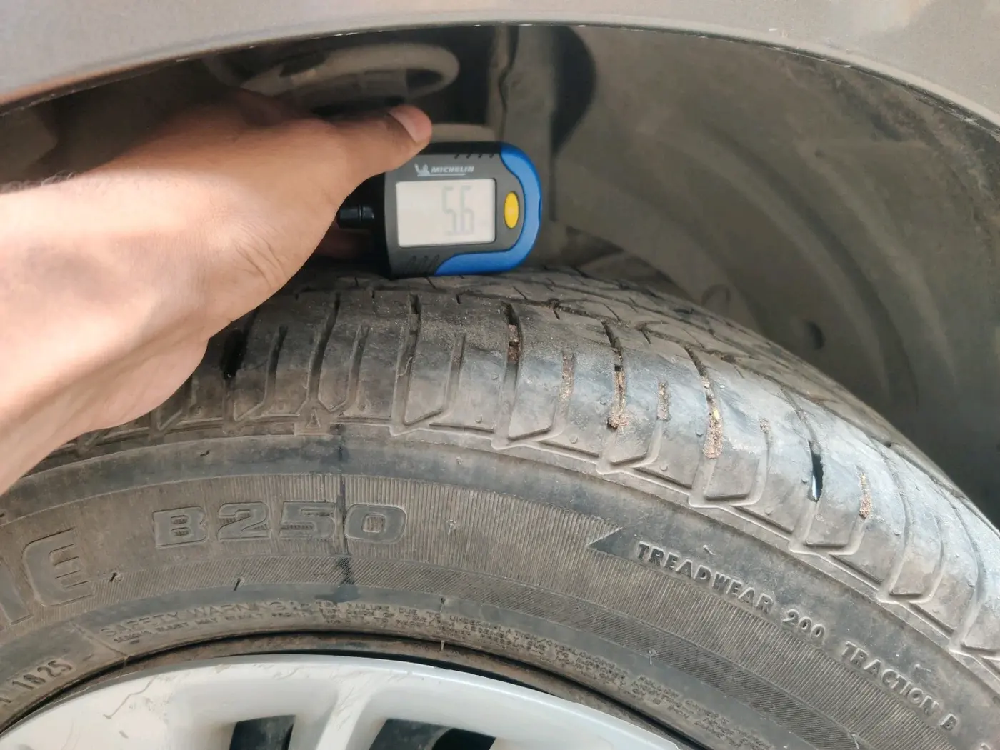 2021 Maruti Ertiga VXI CNG, CNG, Manual, 88,320 km, tyre