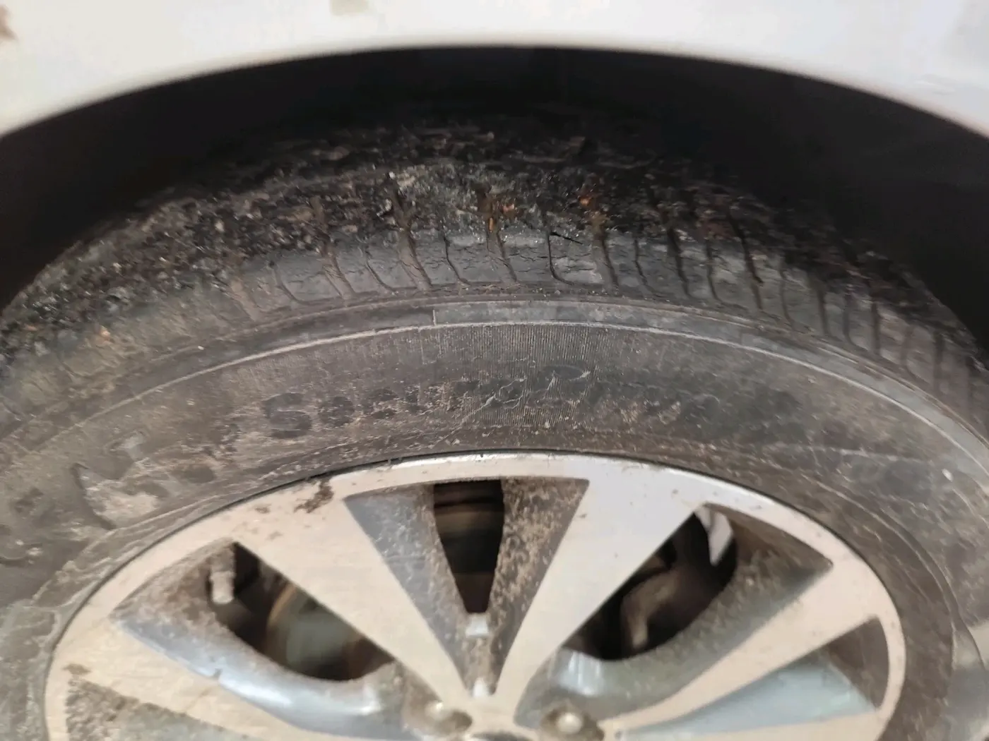 2013 Hyundai Verna FLUIDIC 1.6 VTVT, CNG, Manual, 75,327 km, tyre