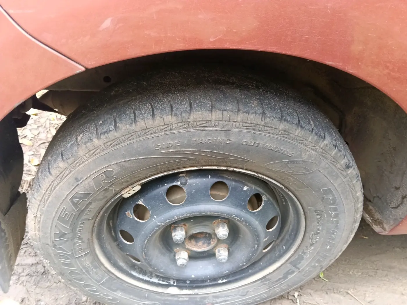 2011 Hyundai i10 ERA 1.1, Petrol, Manual, 1,34,692 km, tyre