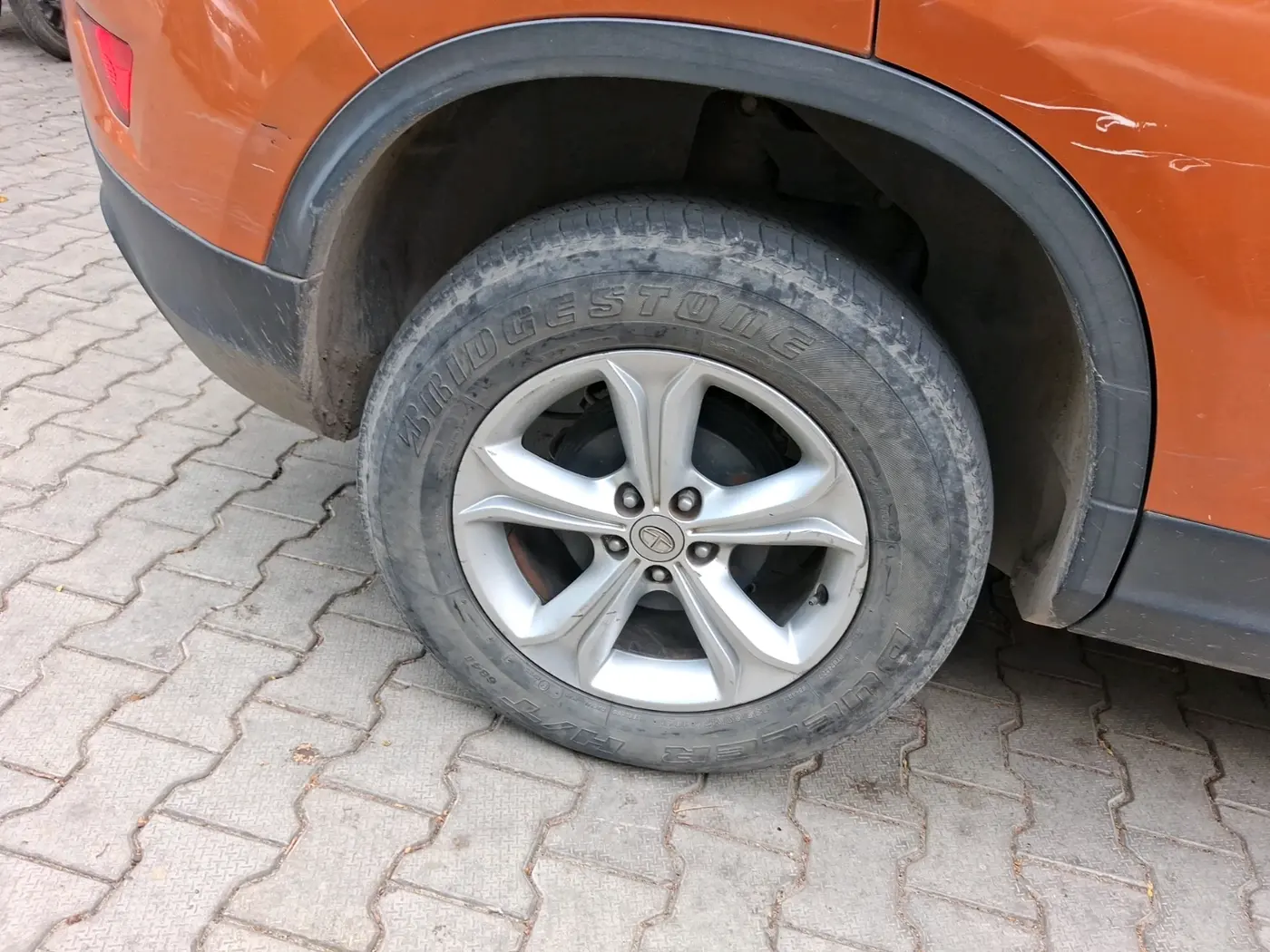 2019 Tata Harrier XZ 2.0L, Diesel, Manual, 1,01,837 km, tyre
