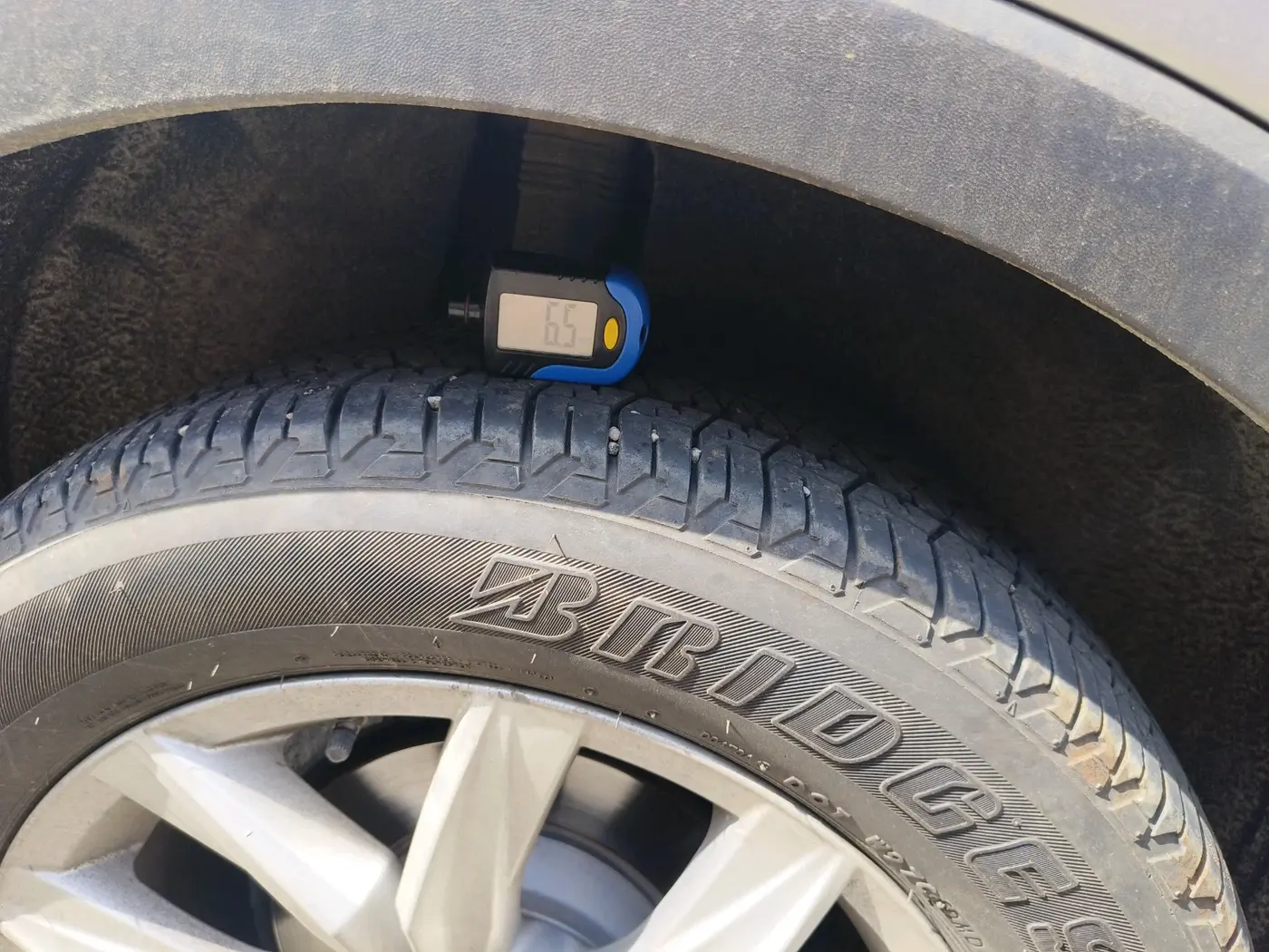 2019 Volkswagen TIGUAN HIGHLINE TDI AT, Diesel, Automatic, 1,54,095 km, tyre