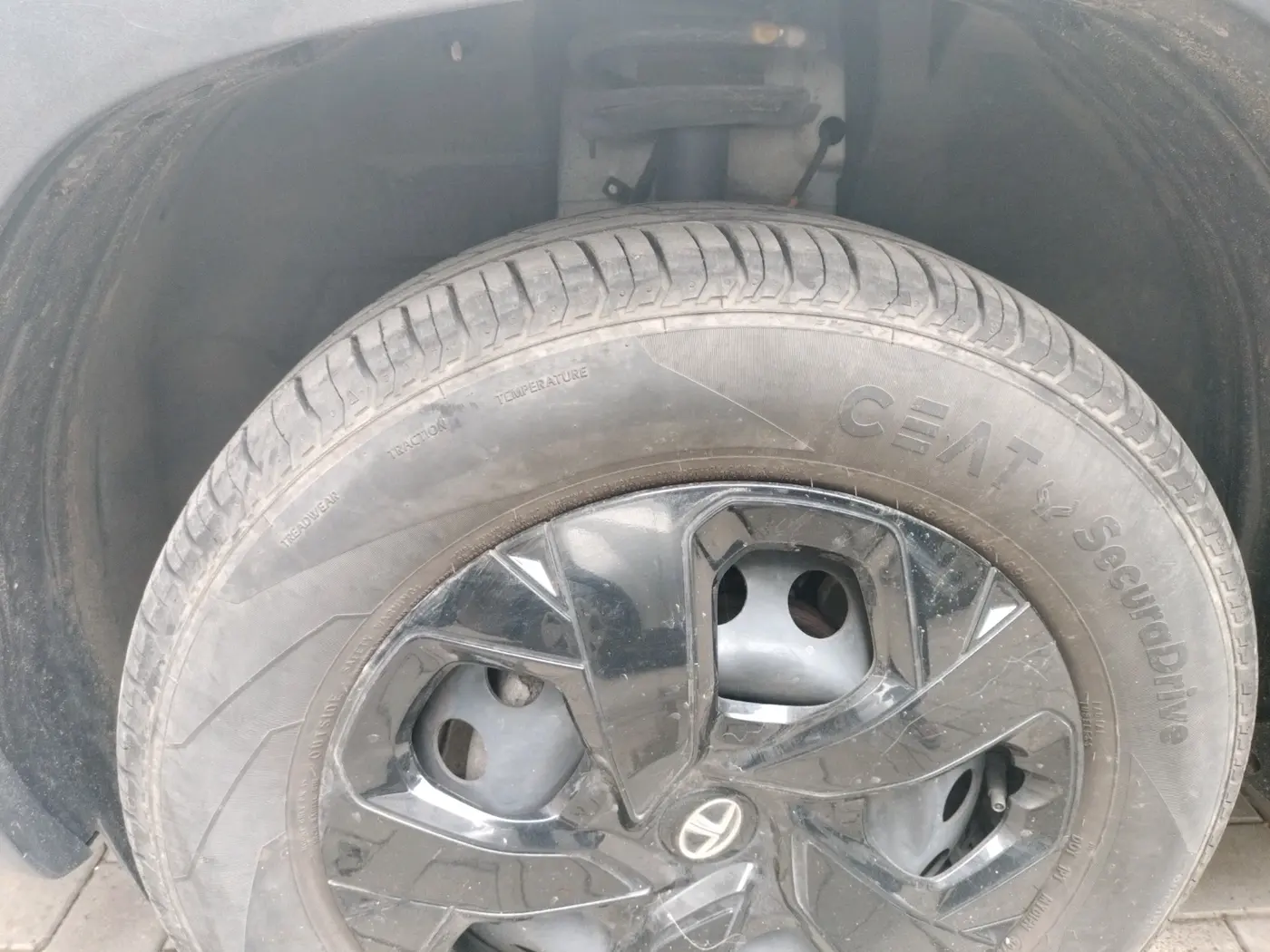 2023 Tata PUNCH ADVENTURE RHYTHM PACK MT, Petrol, Manual, 8,514 km, tyre