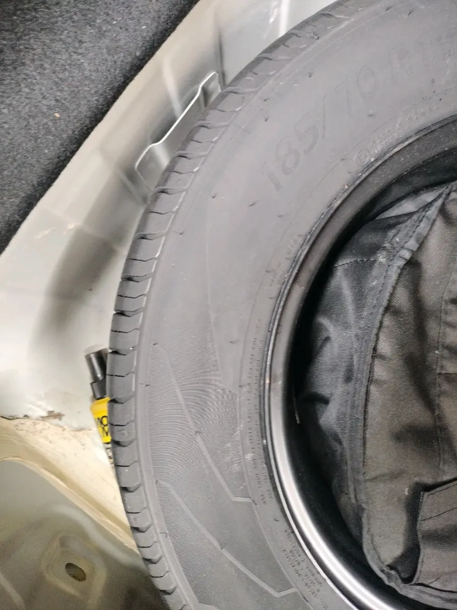 2023 Tata PUNCH ADVENTURE RHYTHM PACK MT, Petrol, Manual, 8,514 km, tyre