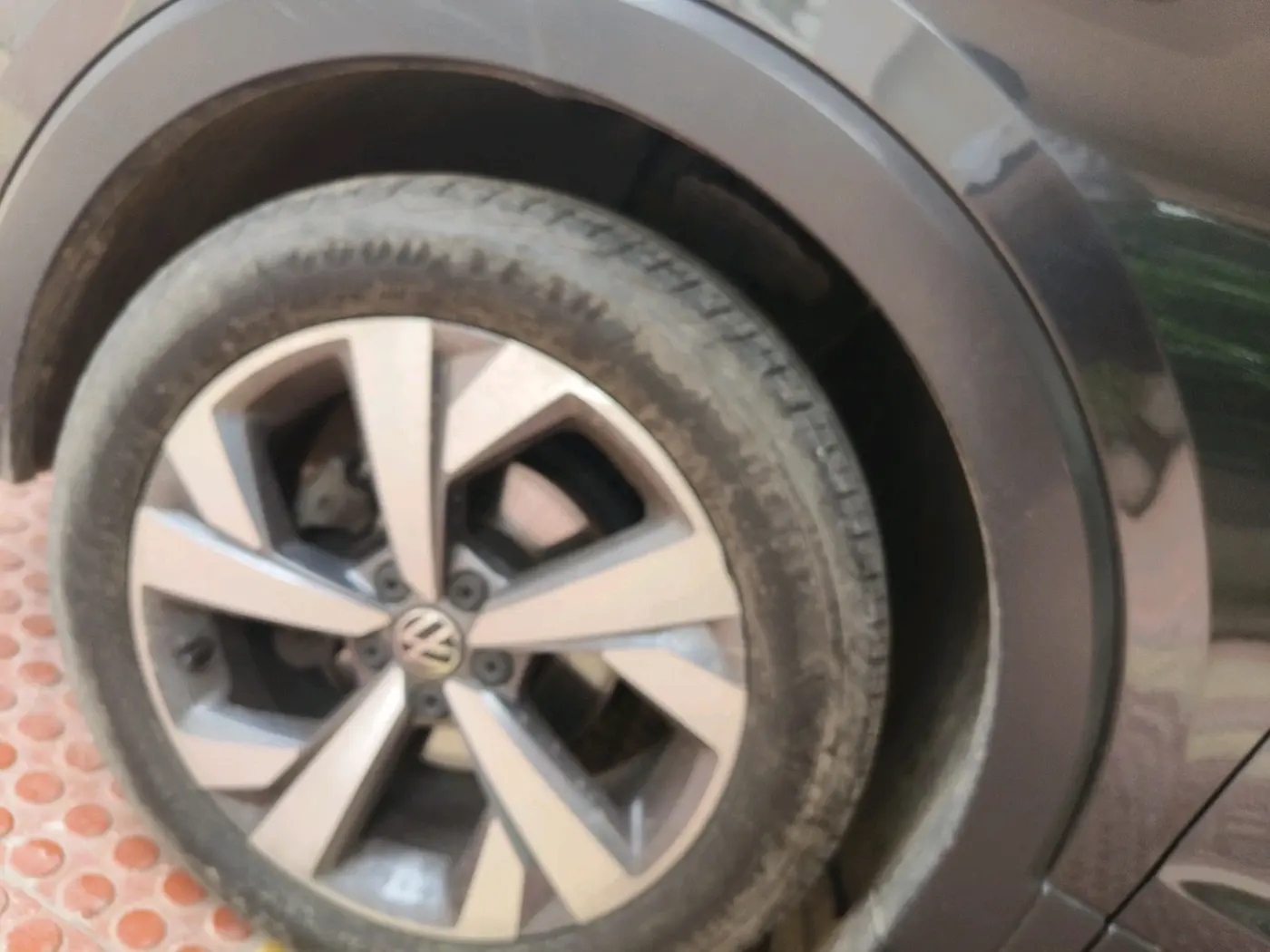 2022 Volkswagen TAIGUN TOPLINE 1.0 TSI AT, Petrol, Automatic, 37,713 km, tyre