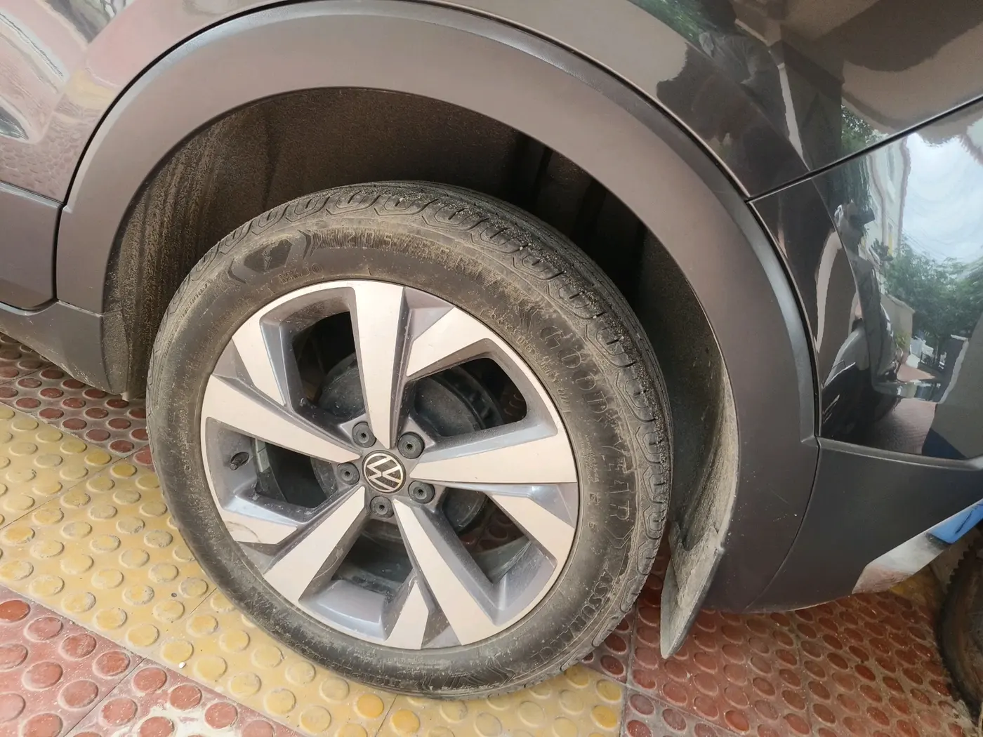 2022 Volkswagen TAIGUN TOPLINE 1.0 TSI AT, Petrol, Automatic, 37,713 km, tyre
