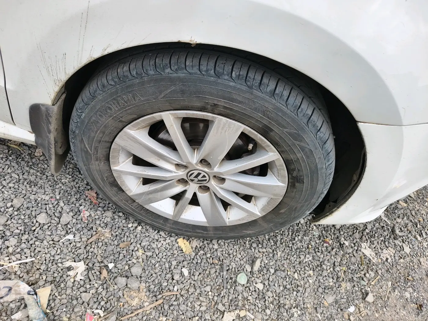 2017 Volkswagen Polo HIGHLINE1.5L, Diesel, Manual, 1,52,752 km, tyre