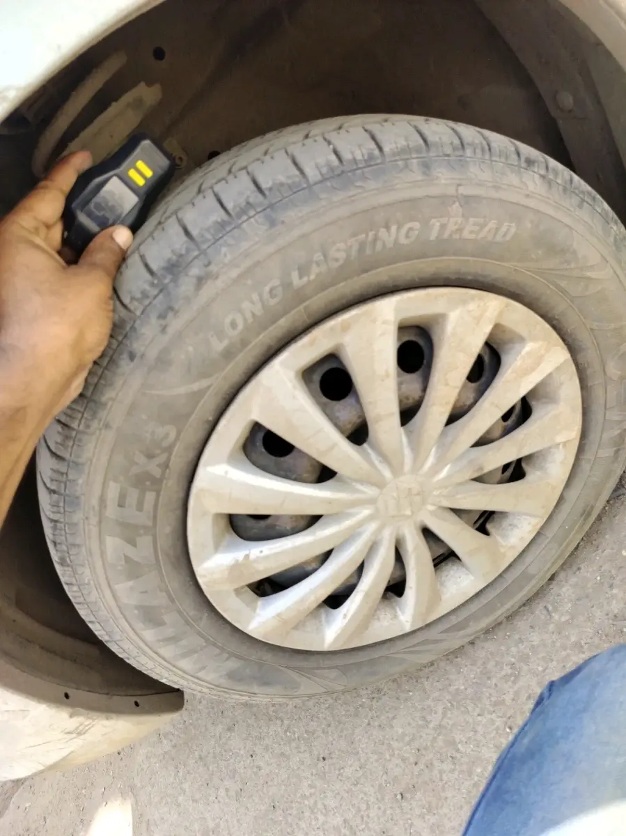 2015 Maruti Swift Dzire VXI, Petrol, Manual, 65,900 km, tyre