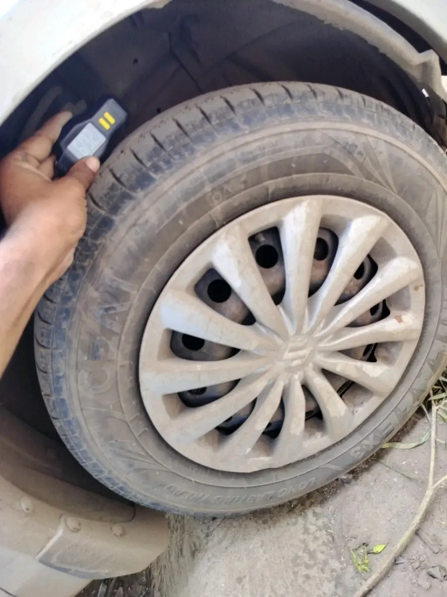 2015 Maruti Swift Dzire VXI, Petrol, Manual, 65,900 km, tyre