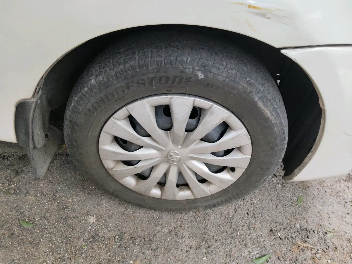 2013 Toyota Etios Liva G, Petrol, Manual, 1,89,140 km, tyre