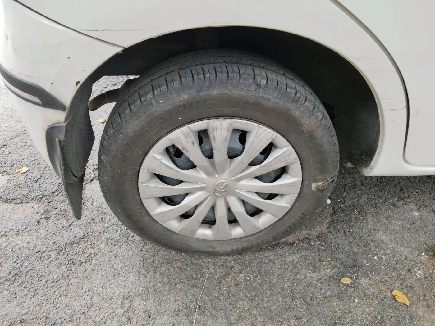 2013 Toyota Etios Liva G, Petrol, Manual, 1,89,140 km, tyre