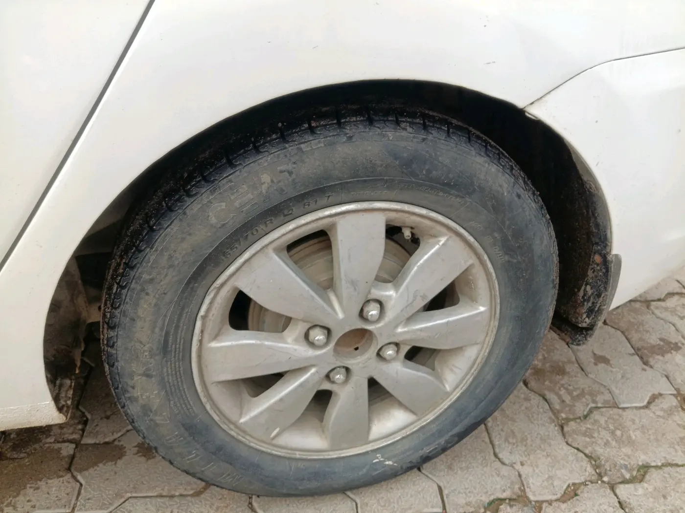 2017 Hyundai XCENT PRIME T VTVT  PLUS, CNG, Manual, 80,352 km, tyre