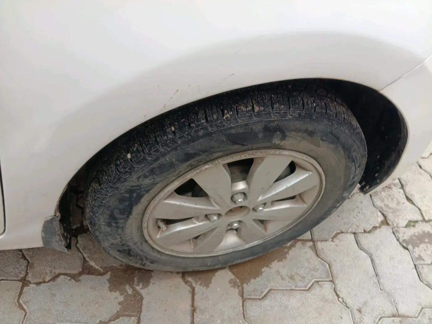 2017 Hyundai XCENT PRIME T VTVT  PLUS, CNG, Manual, 80,352 km, tyre