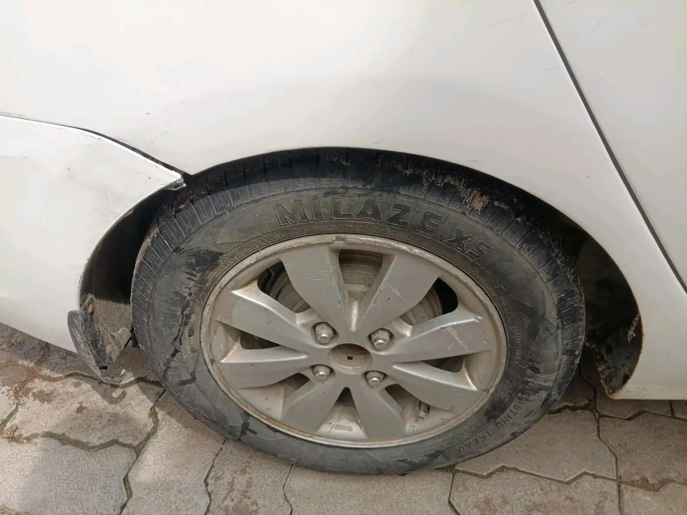 2017 Hyundai XCENT PRIME T VTVT  PLUS, CNG, Manual, 80,352 km, tyre