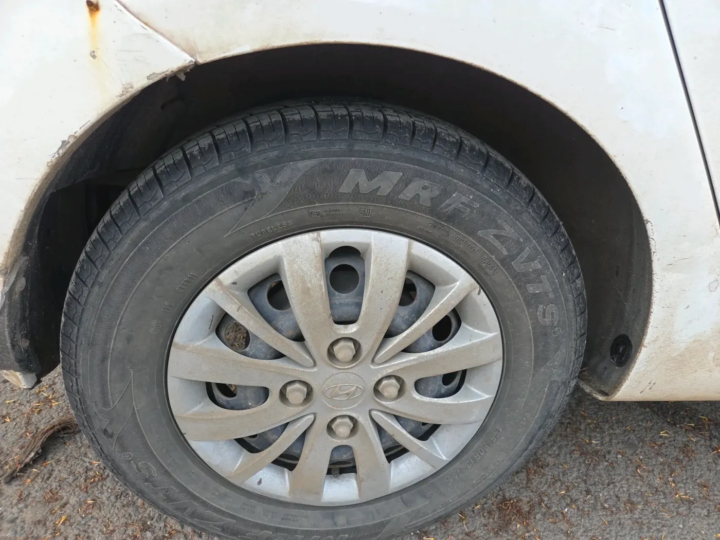 2016 Hyundai i10 SPORTZ 1.1, CNG, Manual, 52,901 km, tyre