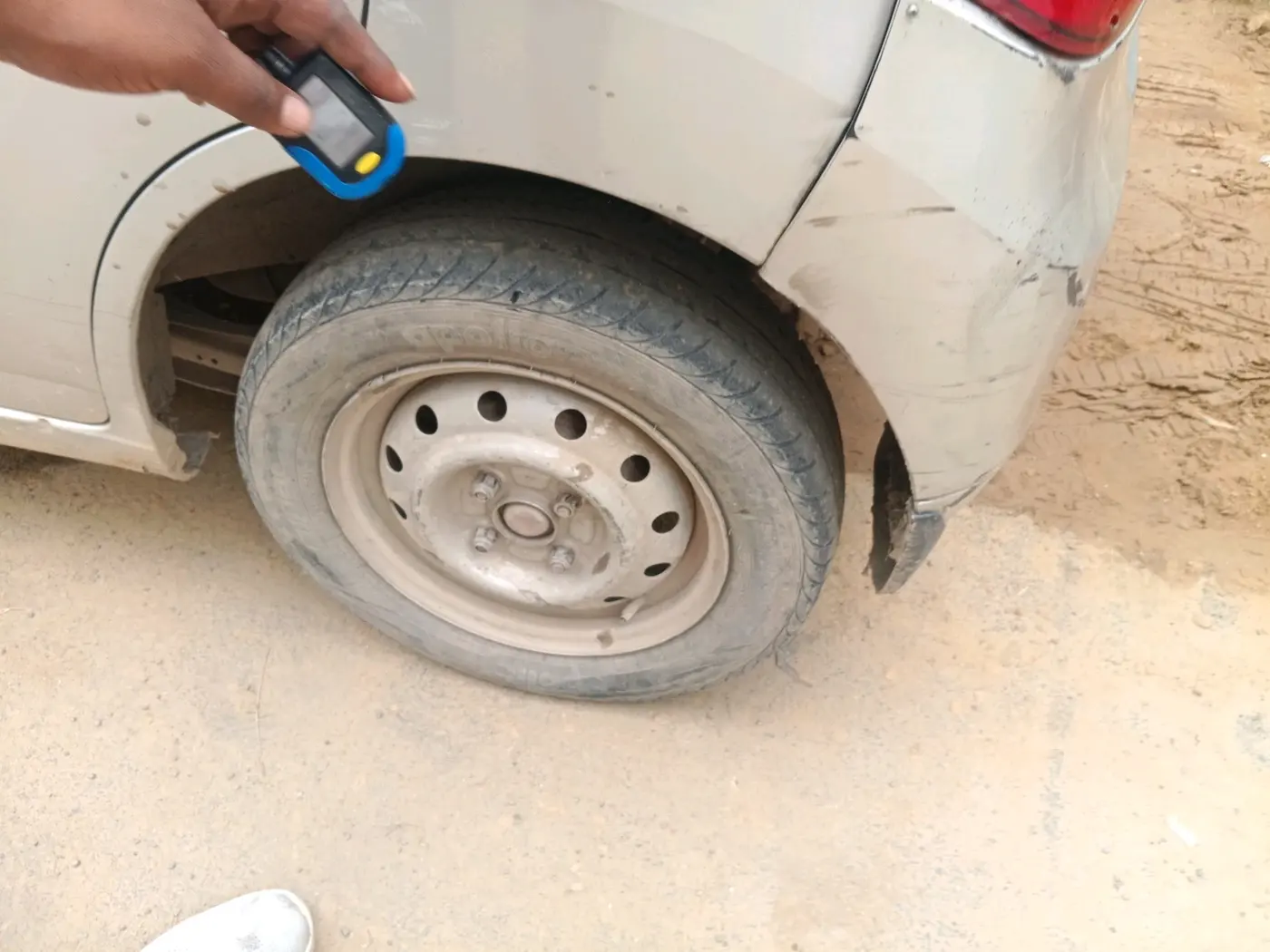 2012 Maruti Wagon R 1.0 LXI CNG, CNG, Manual, 2,89,234 km, tyre