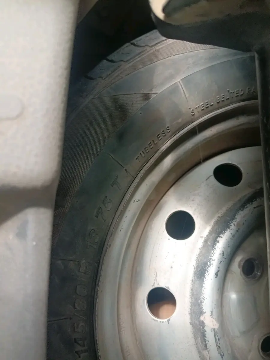 2012 Maruti Wagon R 1.0 LXI CNG, CNG, Manual, 2,89,234 km, tyre