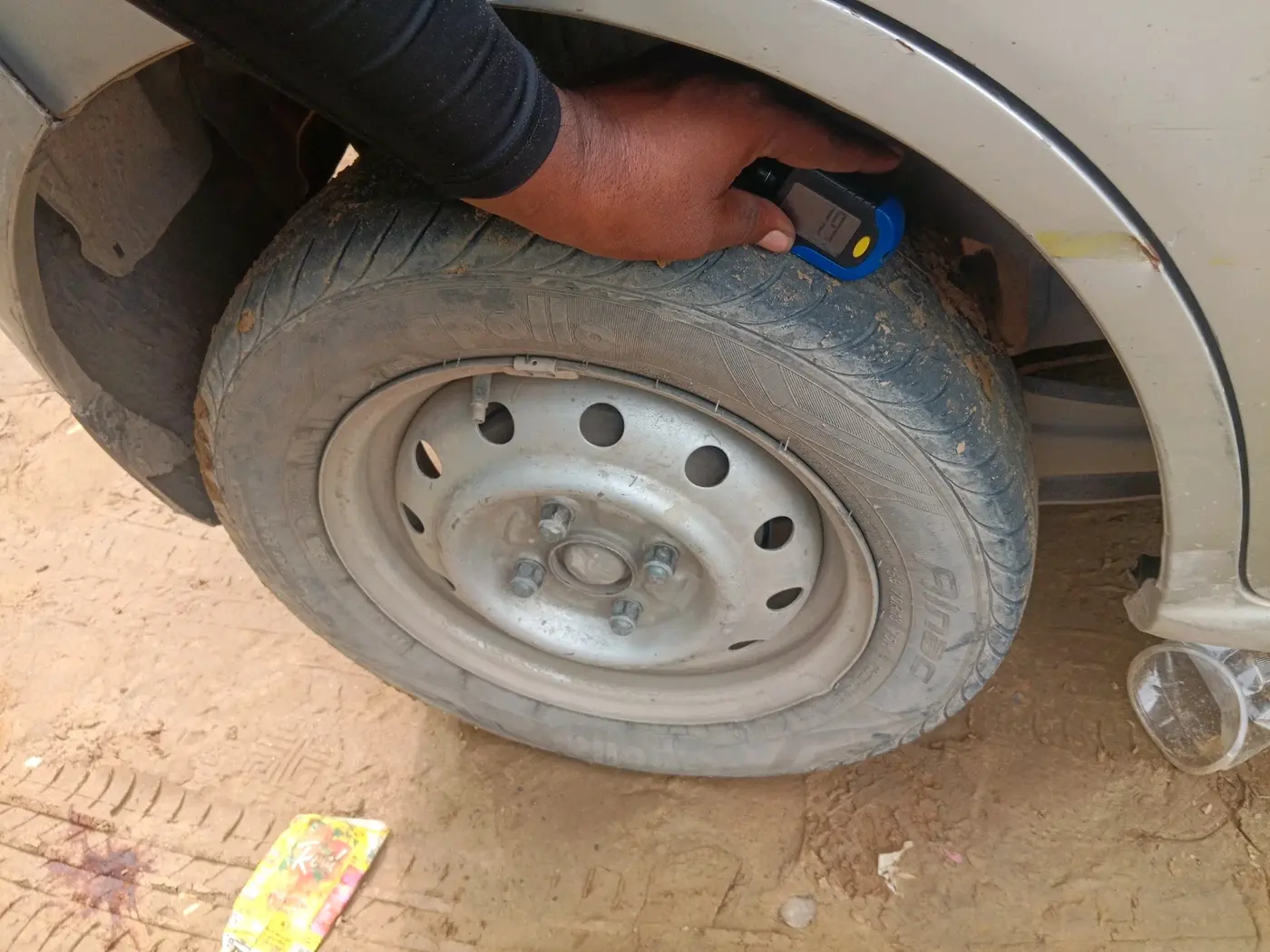 2012 Maruti Wagon R 1.0 LXI CNG, CNG, Manual, 2,89,234 km, tyre