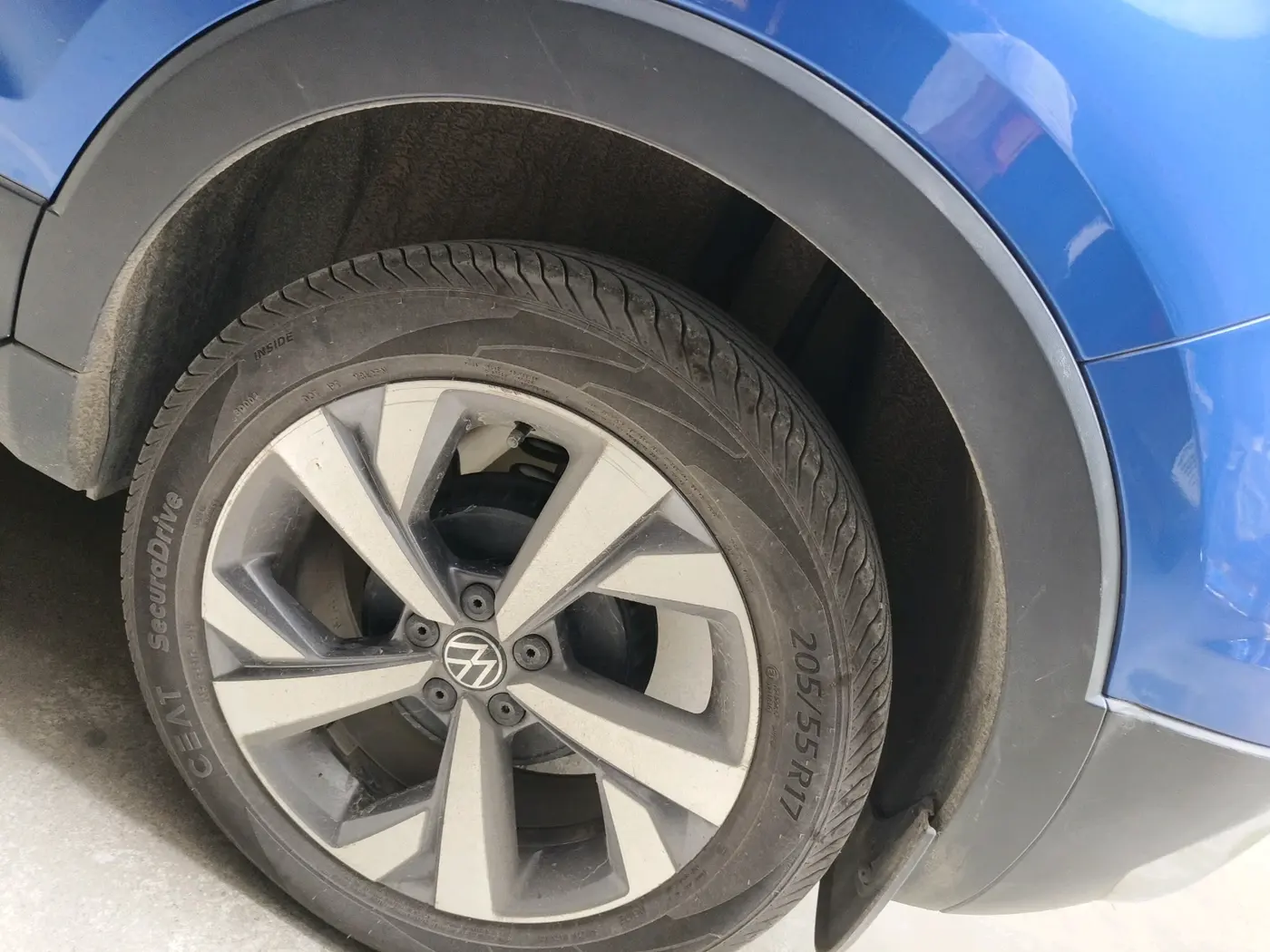 2022 Volkswagen TAIGUN TOPLINE 1.0 TSI AT, Petrol, Automatic, 40,373 km, tyre