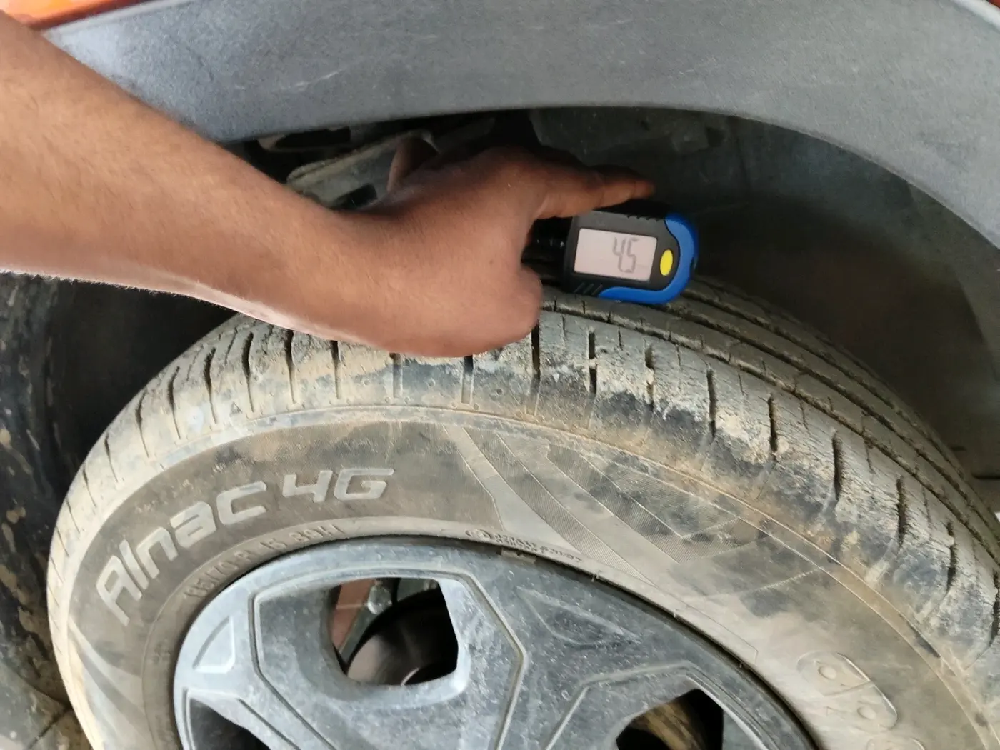 2022 Tata PUNCH ACCOMPLISHED AMT, Petrol, Automatic, 40,664 km, tyre