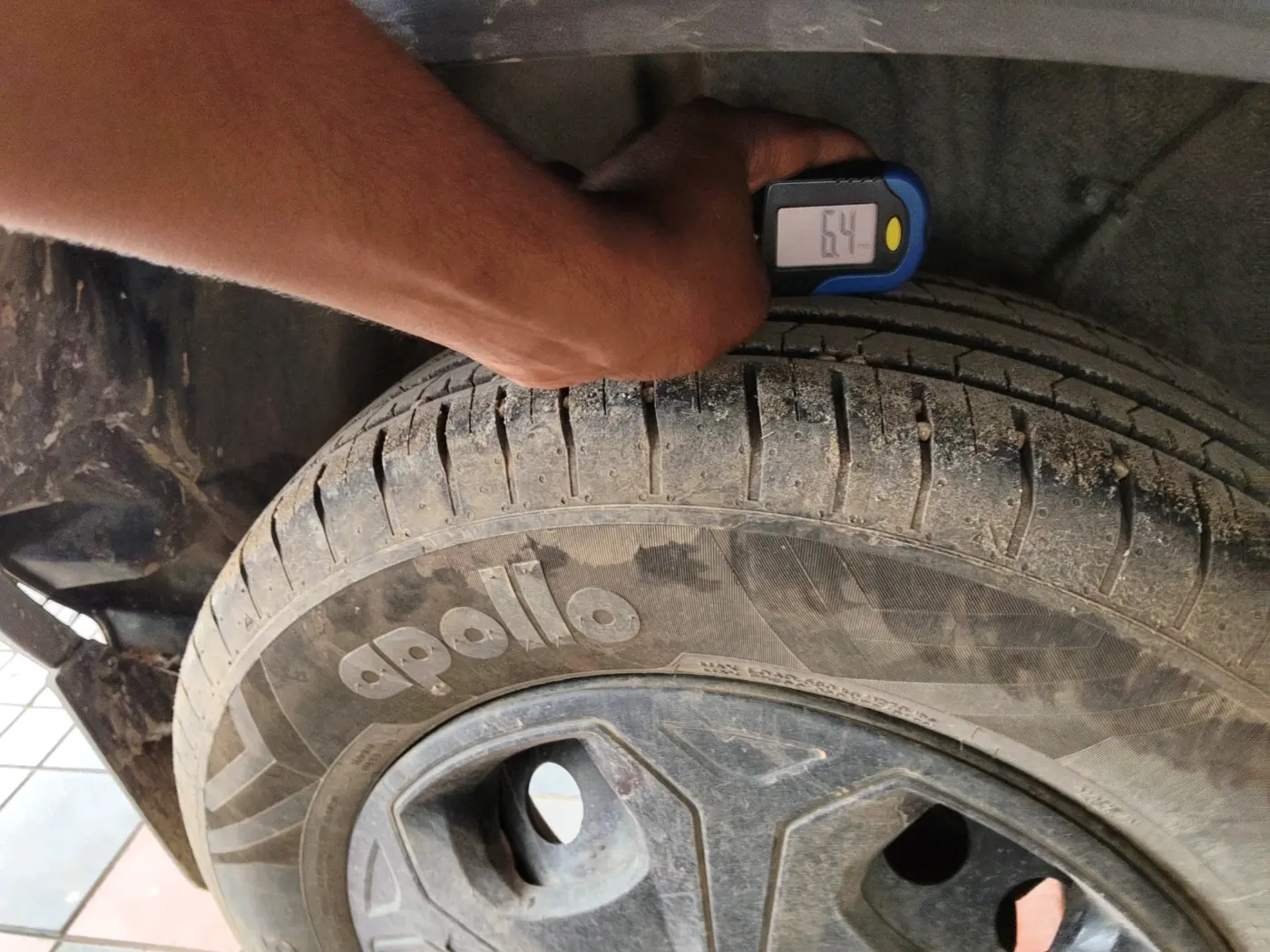 2022 Tata PUNCH ACCOMPLISHED AMT, Petrol, Automatic, 40,664 km, tyre