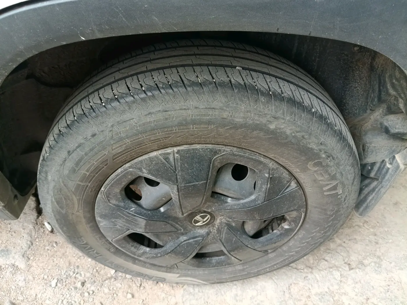 2024 Tata PUNCH PURE MT CNG, CNG, Manual, 33,769 km, tyre