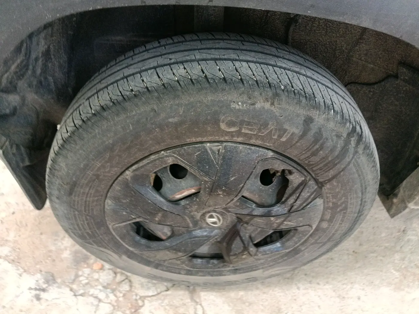 2024 Tata PUNCH PURE MT CNG, CNG, Manual, 33,769 km, tyre