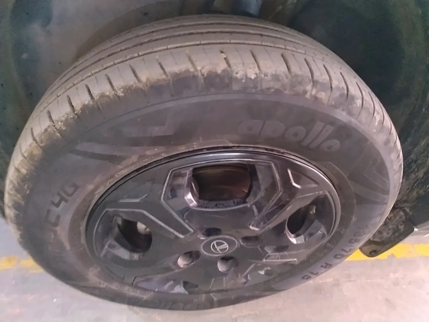 2023 Tata PUNCH ACCOMPLISHED SUNROOF MT, Petrol, Manual, 44,734 km, tyre