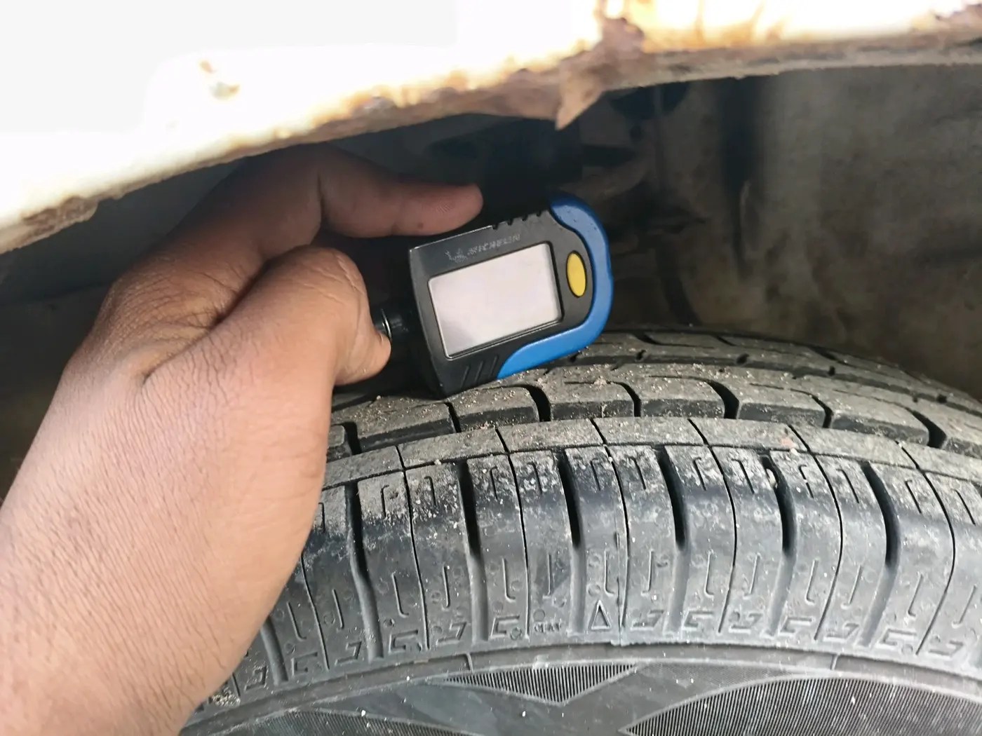 2012 Maruti Alto LXI, CNG, Manual, 1,04,564 km, tyre
