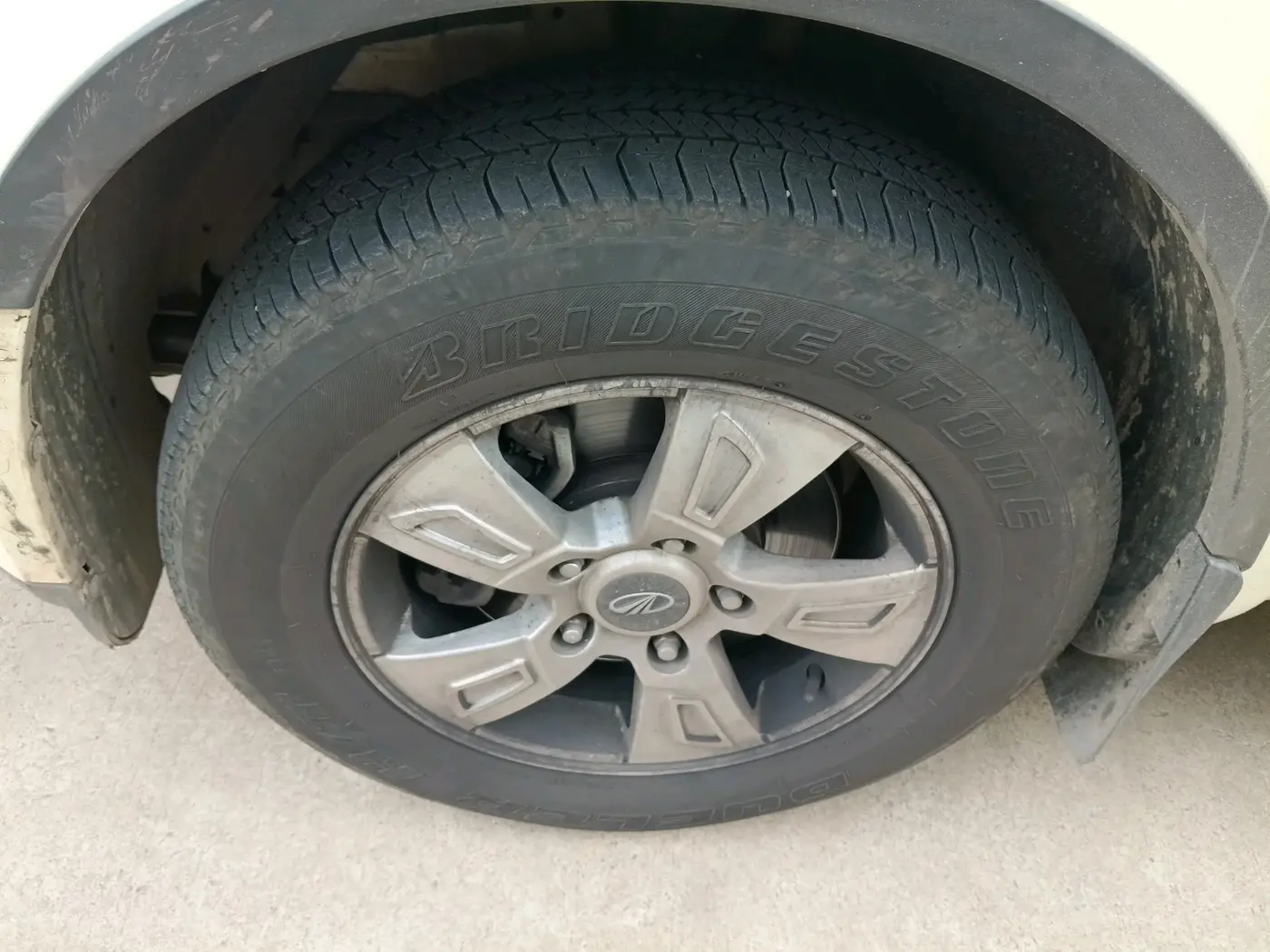 2013 Mahindra XUV500 W8, Diesel, Manual, 1,81,272 km, tyre
