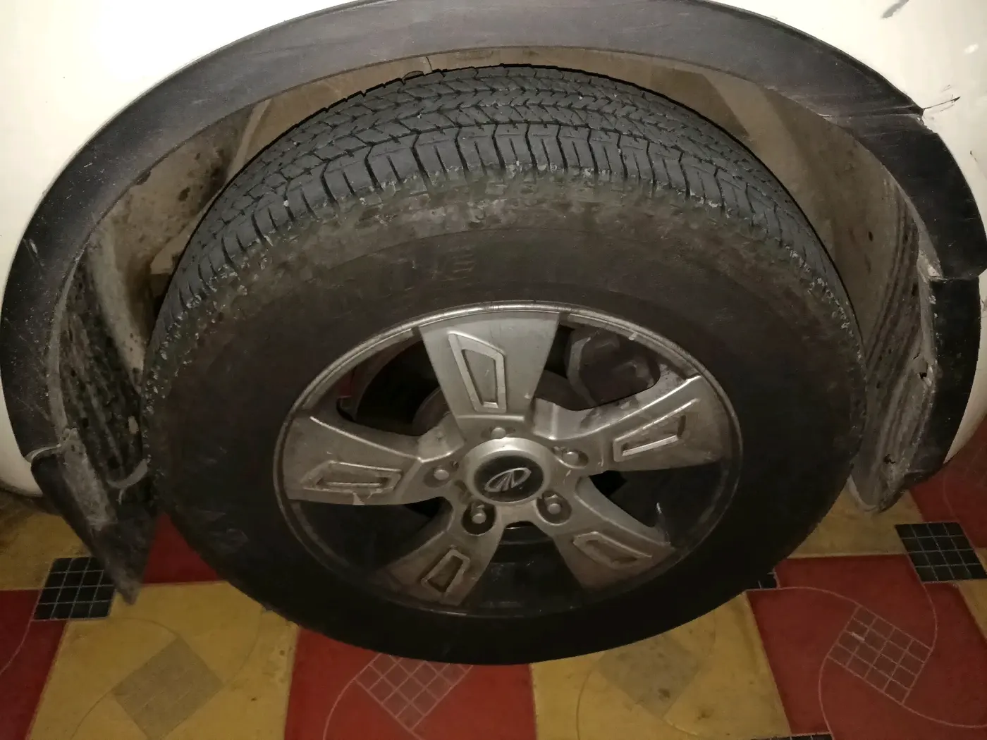 2013 Mahindra XUV500 W8, Diesel, Manual, 1,81,272 km, tyre