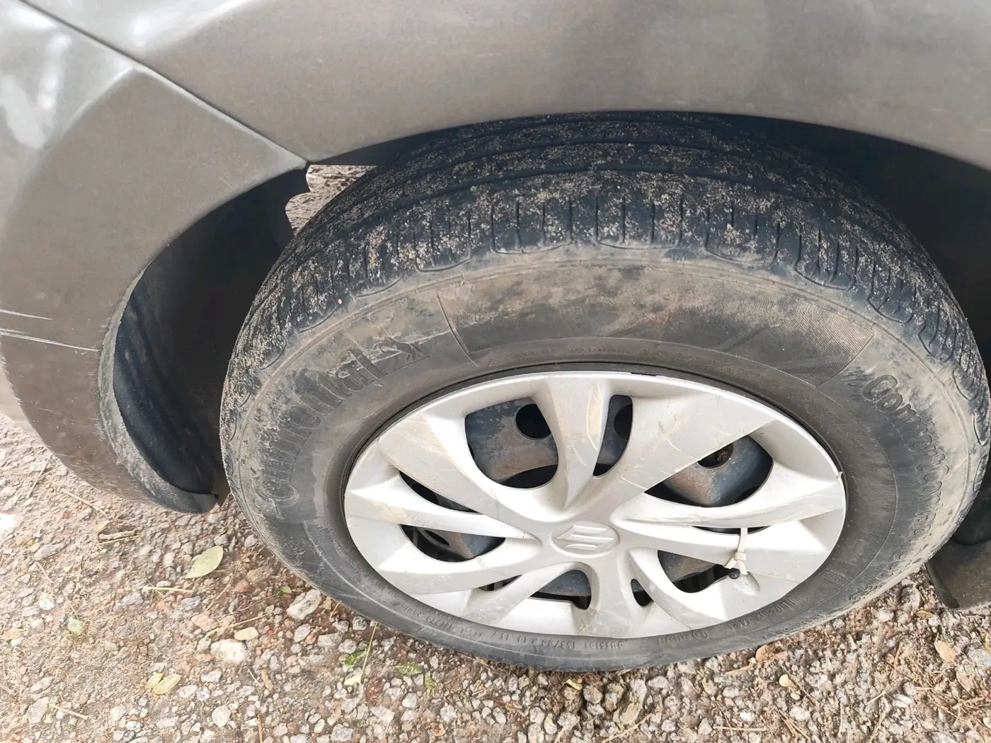 2018 Maruti Swift VXI, CNG, Manual, 81,002 km, tyre