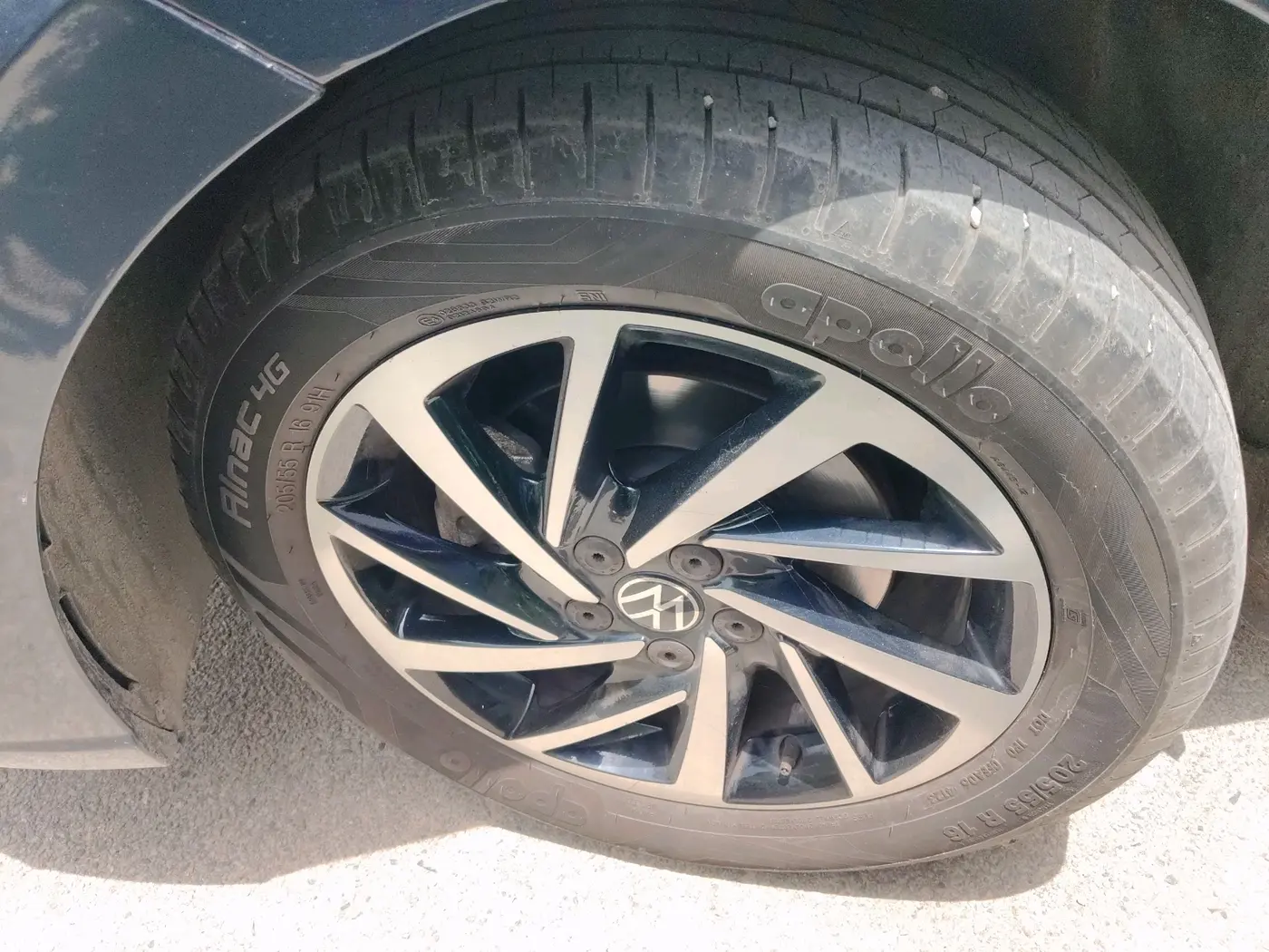 2023 Volkswagen VIRTUS TOPLINE TSI 1.0 AT, Petrol, Automatic, 48,707 km, tyre
