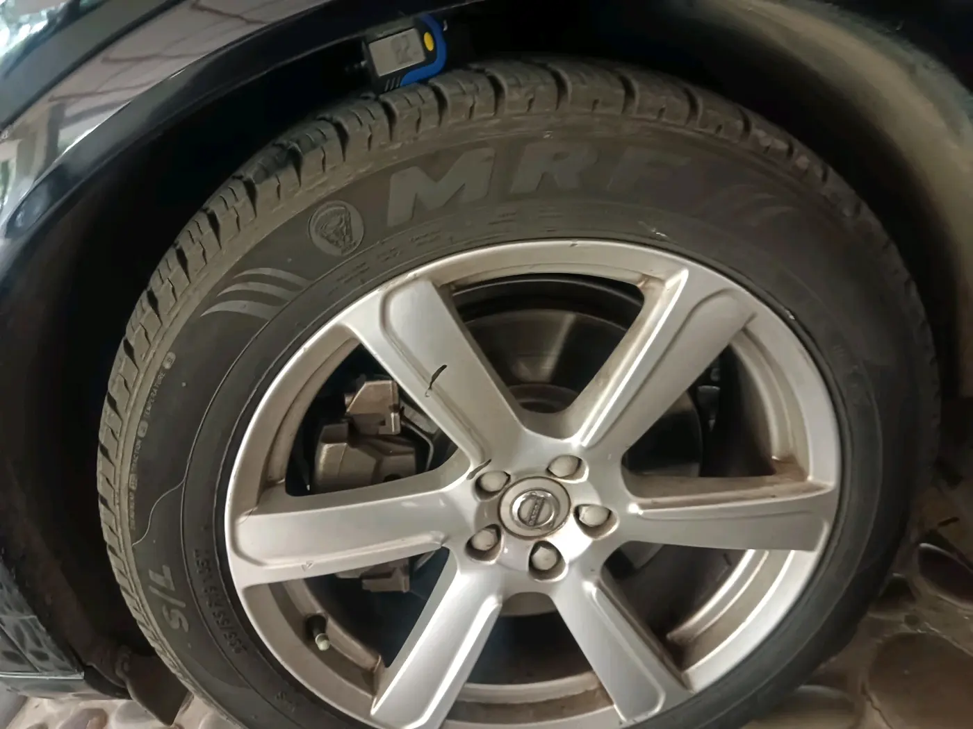 2017 Volvo XC 90 D5 Inscription, Diesel, Automatic, 1,11,837 km, tyre