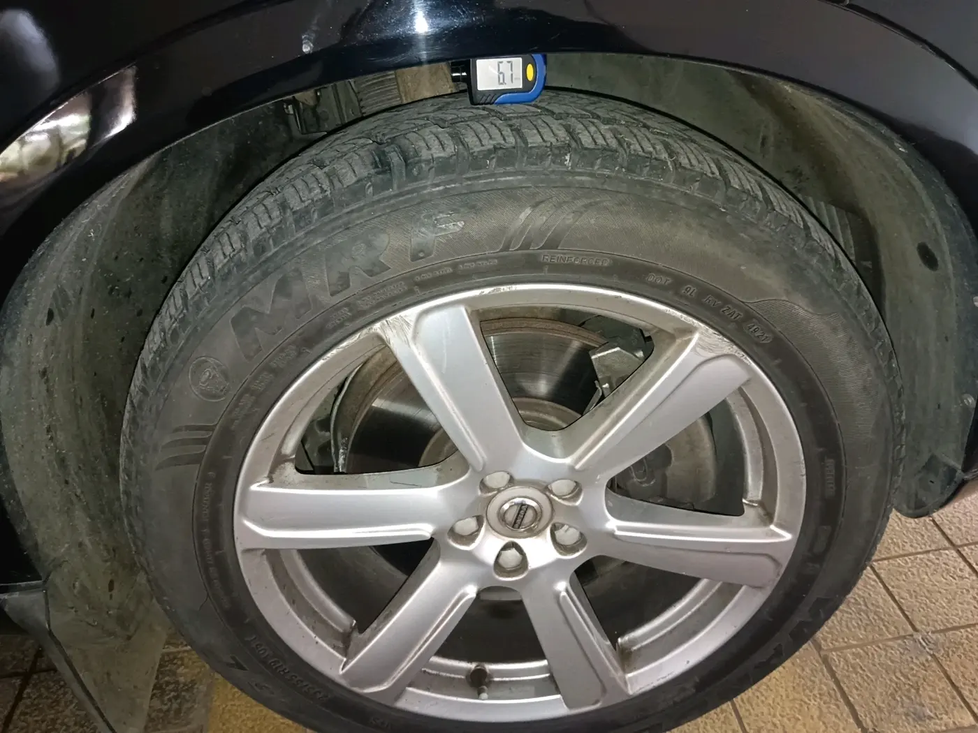 2017 Volvo XC 90 D5 Inscription, Diesel, Automatic, 1,11,837 km, tyre