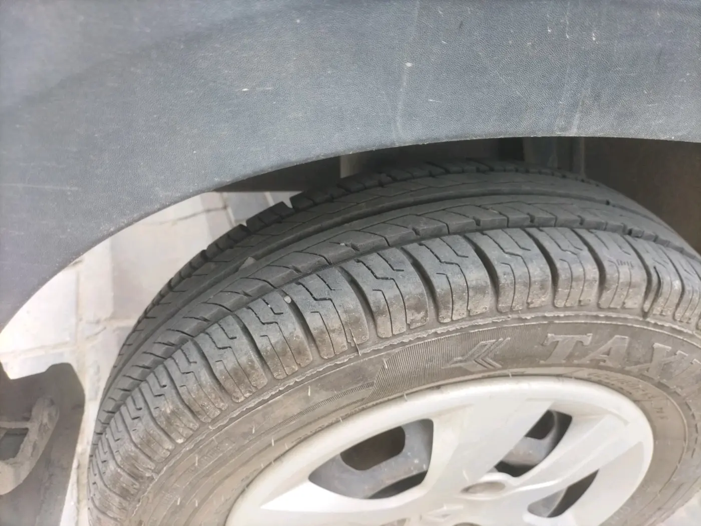 2019 Renault Kwid RXL, CNG, Manual, 55,154 km, tyre
