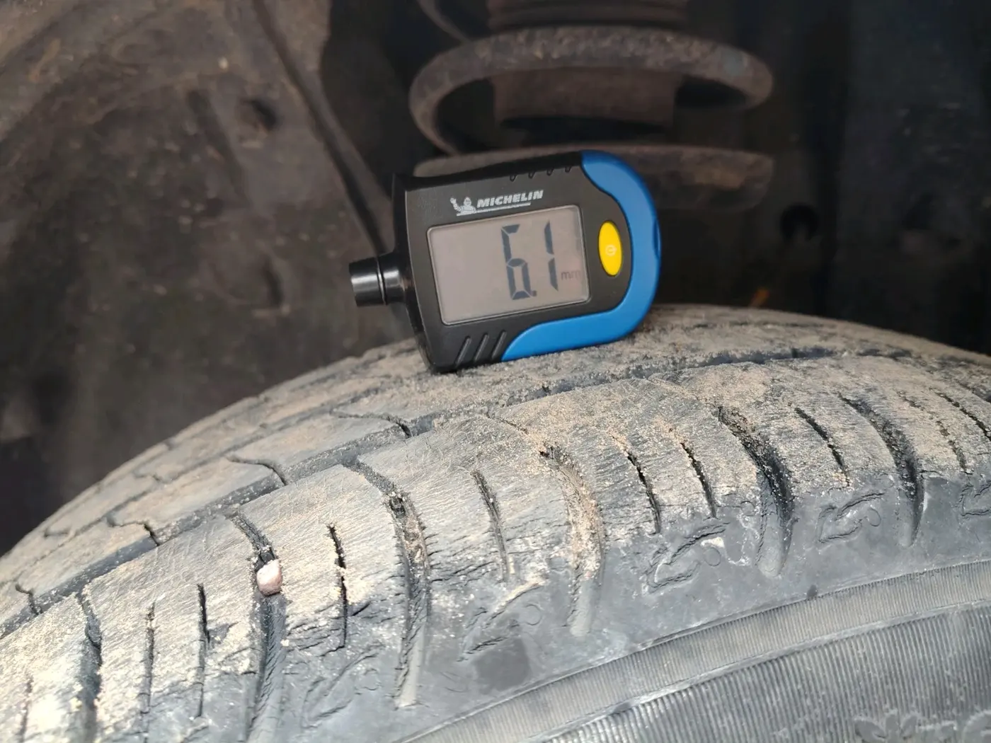 2021 Tata ALTROZ XZ PETROL, Petrol, Manual, 13,725 km, tyre