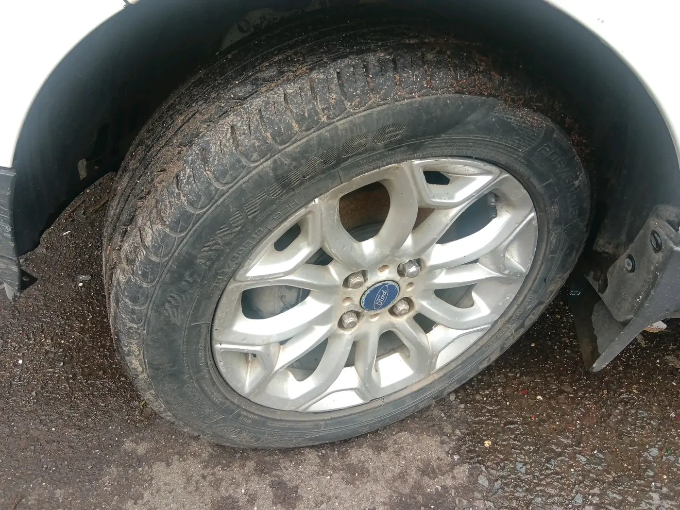 2013 Ford Ecosport TITANIUM 1.5L DIESEL, Diesel, Manual, 1,17,530 km, tyre