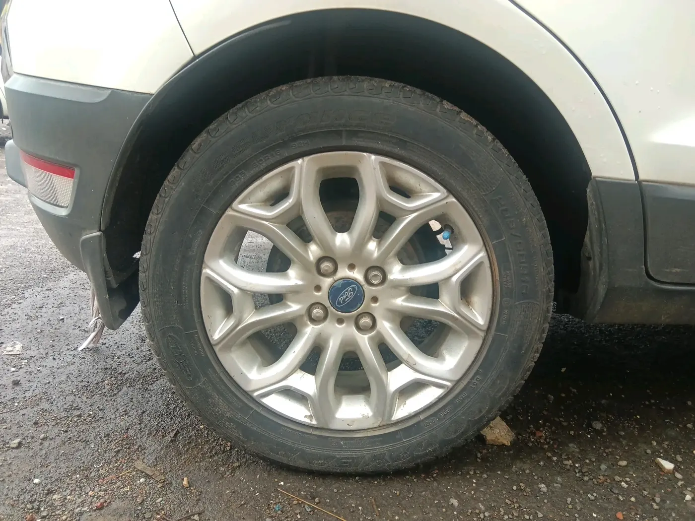 2013 Ford Ecosport TITANIUM 1.5L DIESEL, Diesel, Manual, 1,17,530 km, tyre