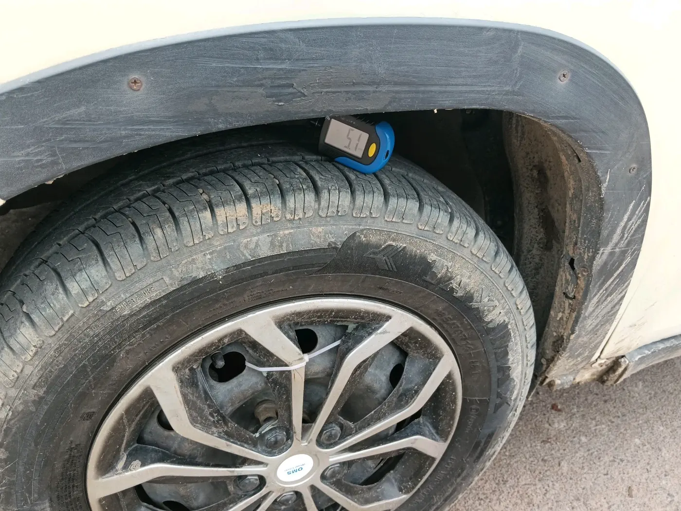 2017 Mahindra Kuv100 K4 D 6 STR, Diesel, Manual, 1,07,286 km, tyre