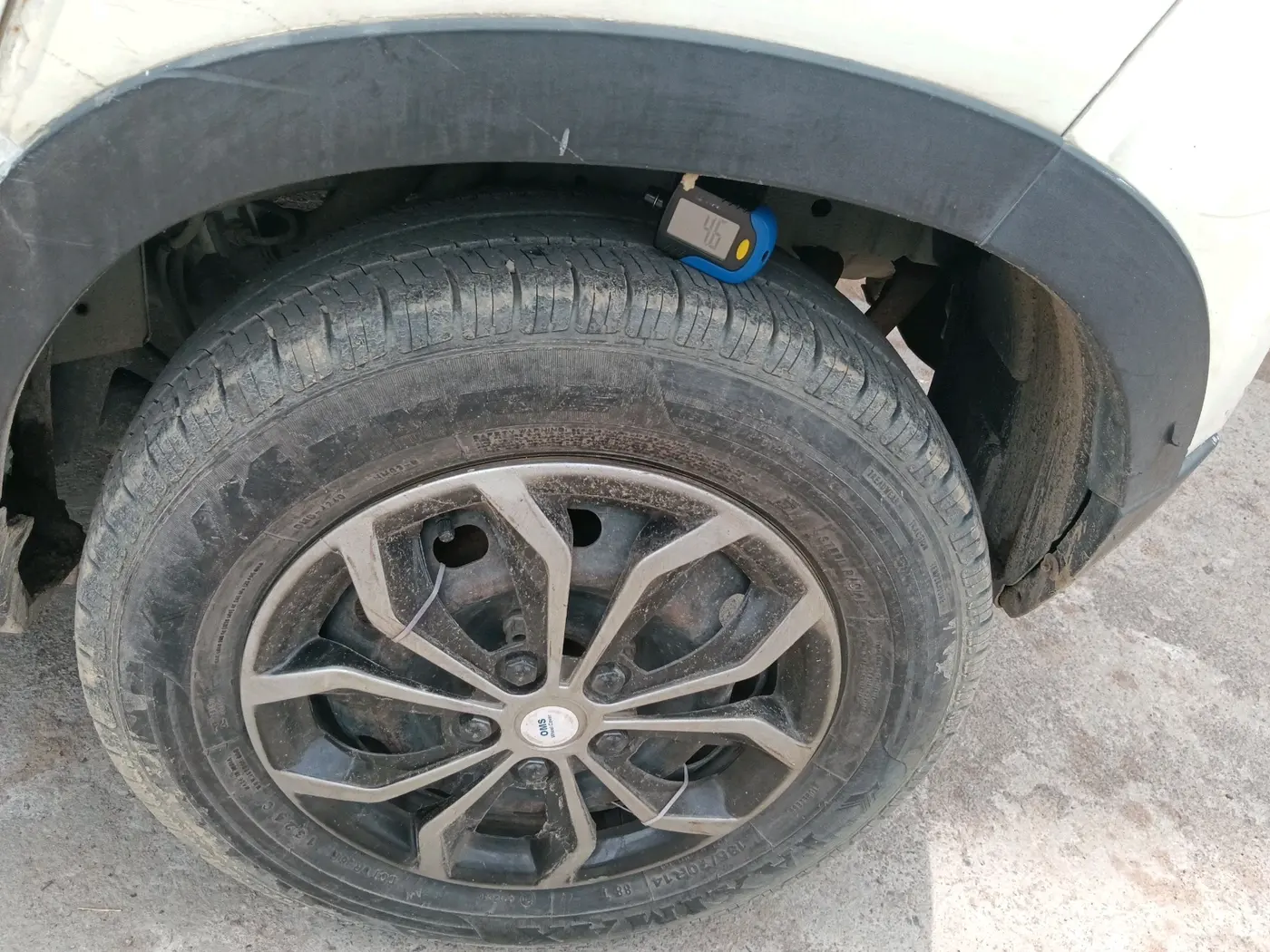 2017 Mahindra Kuv100 K4 D 6 STR, Diesel, Manual, 1,07,286 km, tyre