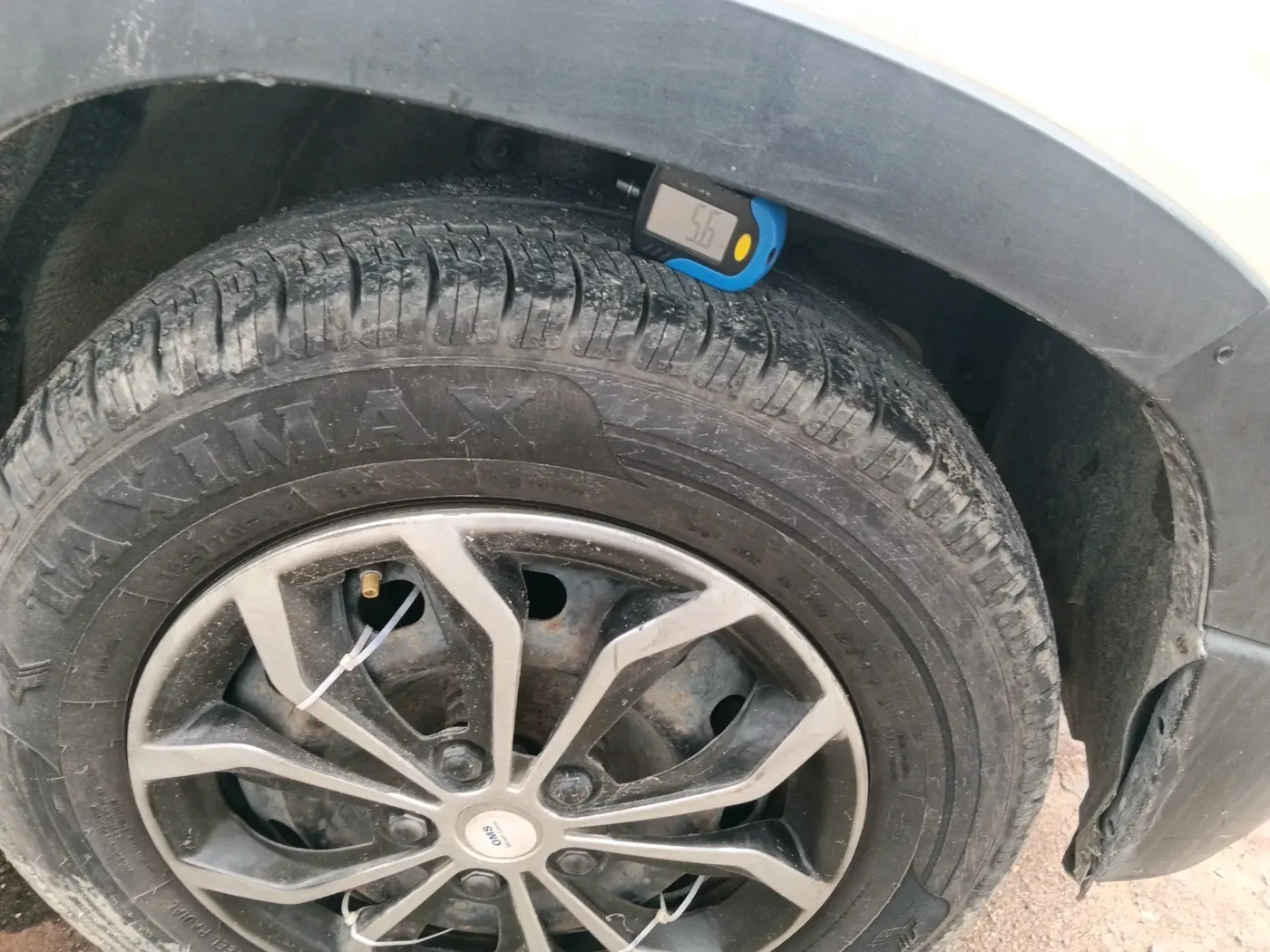 2017 Mahindra Kuv100 K4 D 6 STR, Diesel, Manual, 1,07,286 km, tyre